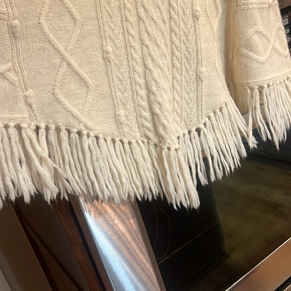 ACROBAT IVORY ALPACA WOOL BLEND CABLE KNIT SWEATER PONCHO TURTLENECK FRINGE HEM - Picture 9 of 9